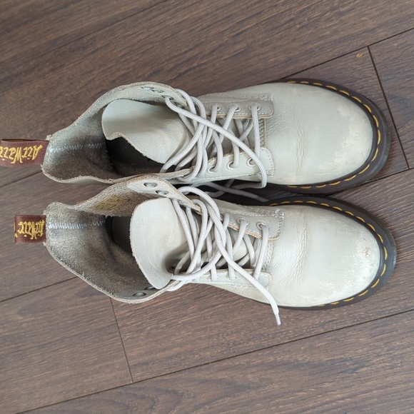 Dr. Marten Women's Pascal Virginia Leather Boots - Picture 3 of 16